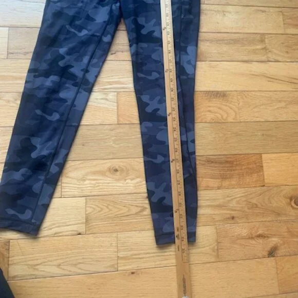 Lole black camo high-rise leggings in size Small (S/P). - Picture 6 of 10